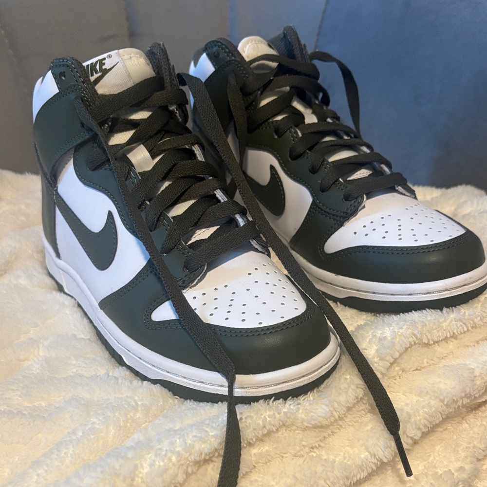Nike Dunk High Retro